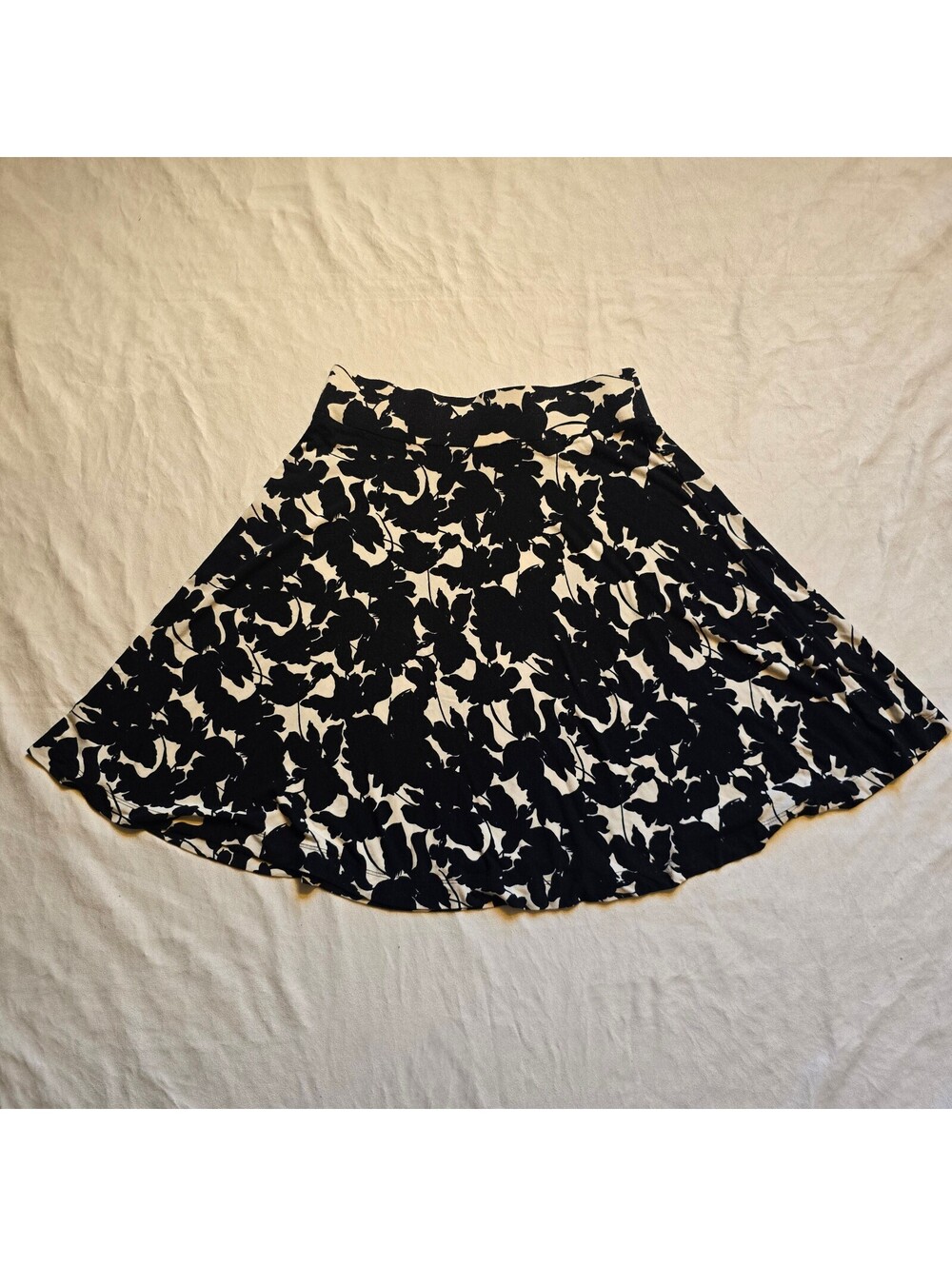 Ann Taylor LOFT Black and White Floral A-Line Skirt XS